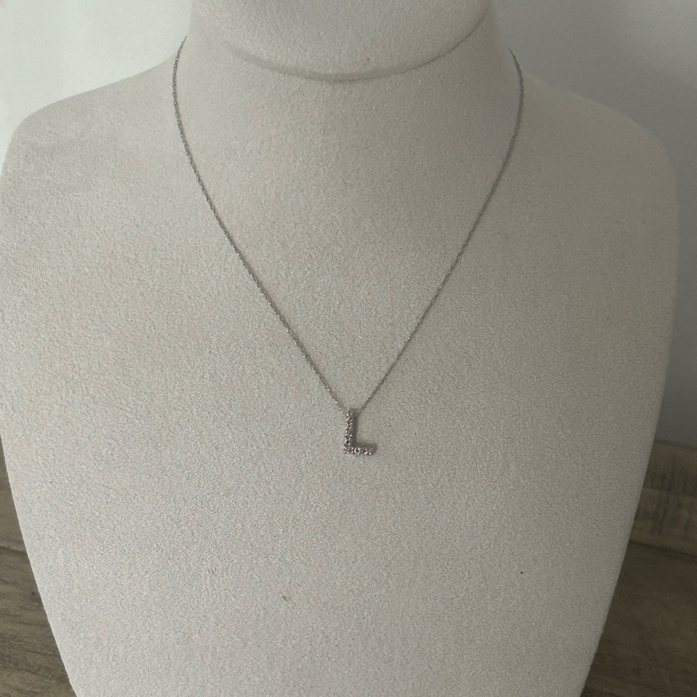 👀MUST SEE!! 👀 BN 10k White gold  Initial “L” Necklace